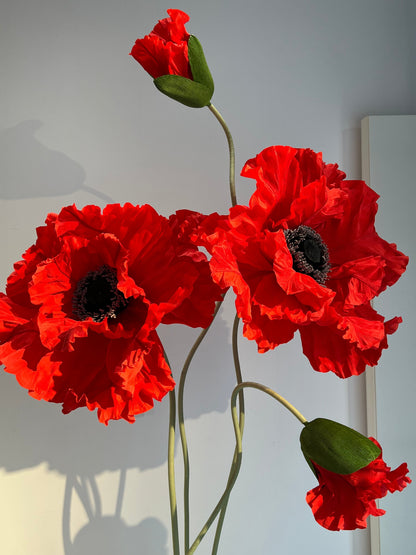 Betoverende rode papieren bloemen